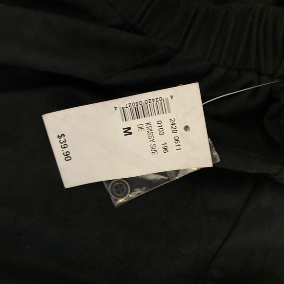 ๐ Faux Suede Button Up Skater Skirt - Picture 2 of 3